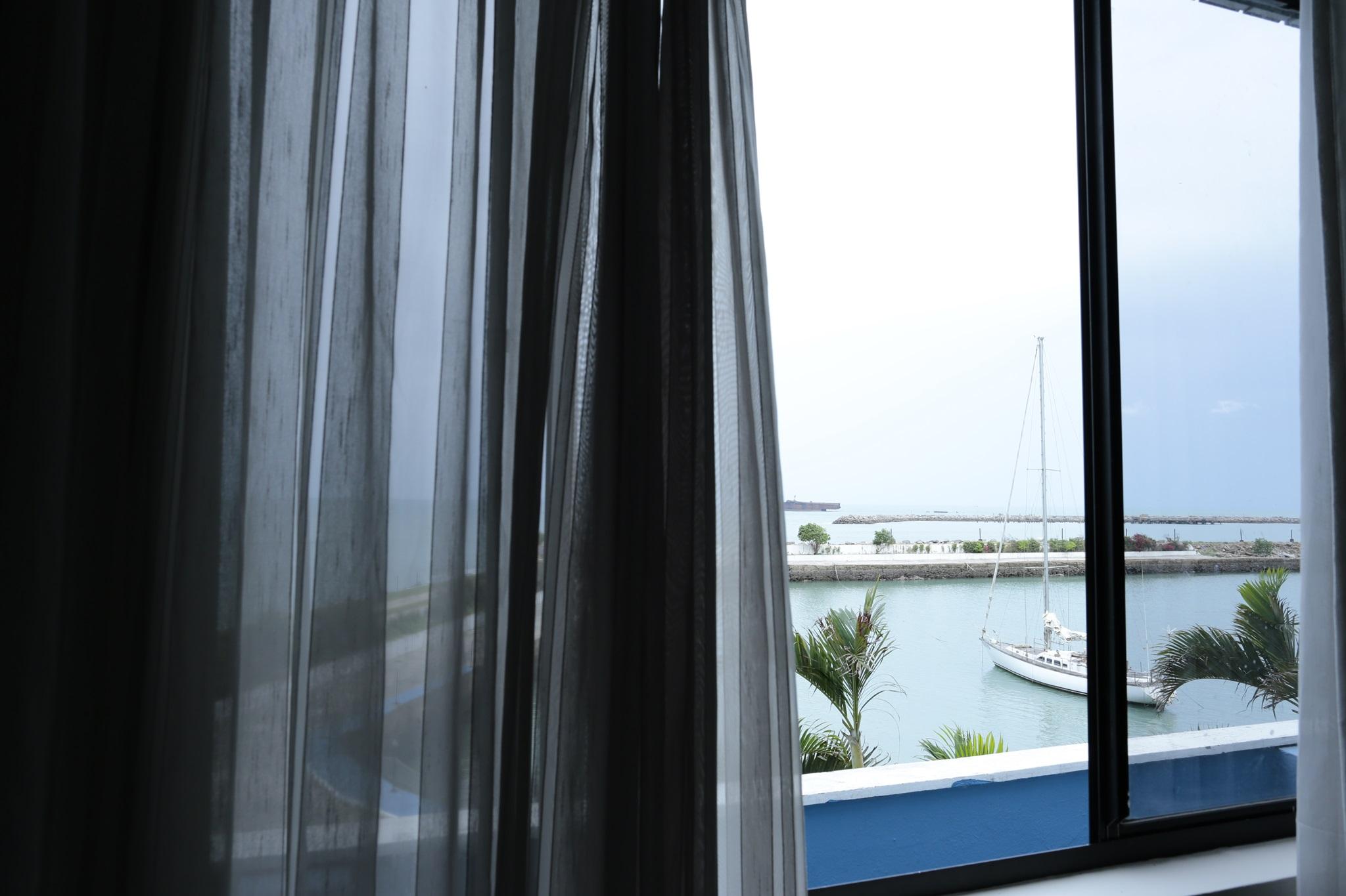 Marina Park Hotel 福塔雷萨 外观 照片 A window with a curtain